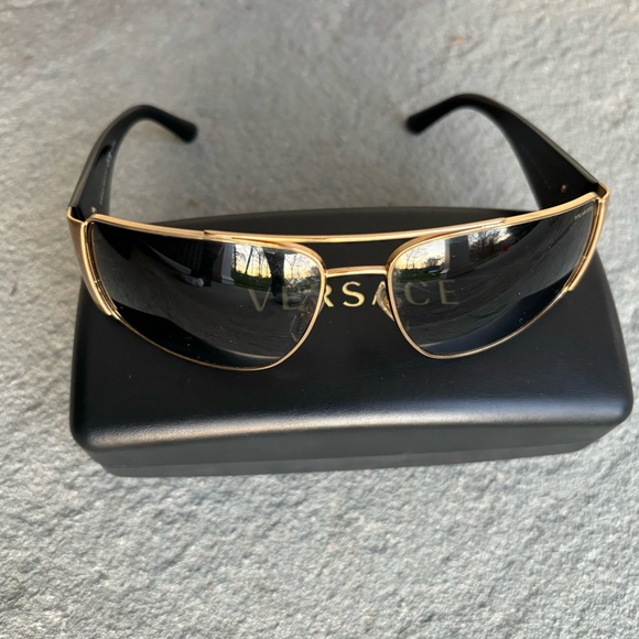 SOLD - Versace Medusa Runway Sunglasses, Brand New - Picture 5 of 9